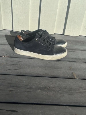 Lanvin - Säljer ett par lanvin skor i bra skick,size 9 dustbag medföljer, hör av er om ni vill veta mer