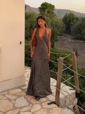 Prickig Långklänning SÖKER!!! - SÖKER!! HELST STORLEK M ELLER L. HÖR GÄRNA AV Dig!!!