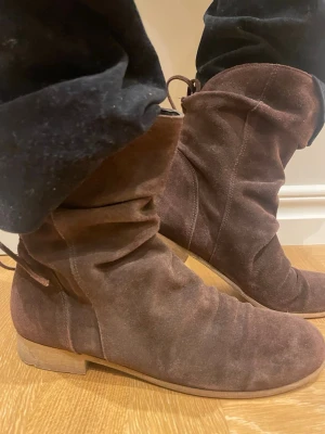 Bruna mockastövlar - Coola bruna stövlar i bra skick! 💕