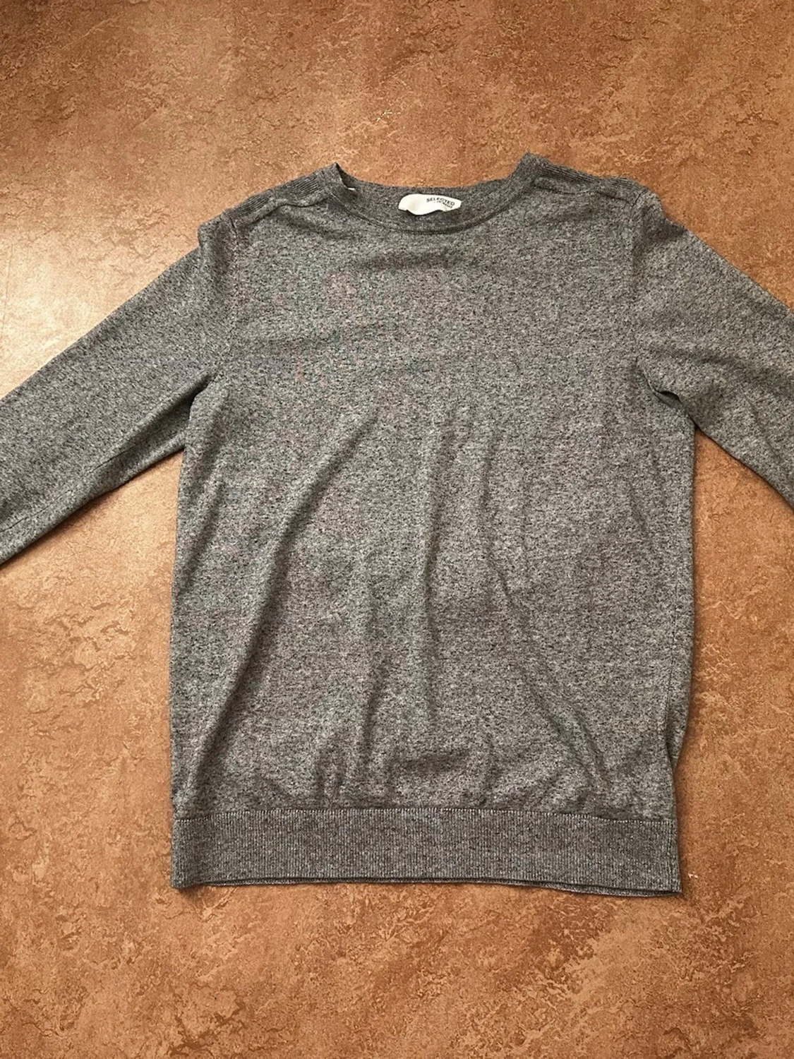 Grå basic tröja i bomull