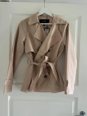 Söt trench coat  - Aldrig använd💓 köpt på Vero Moda i Kreta 