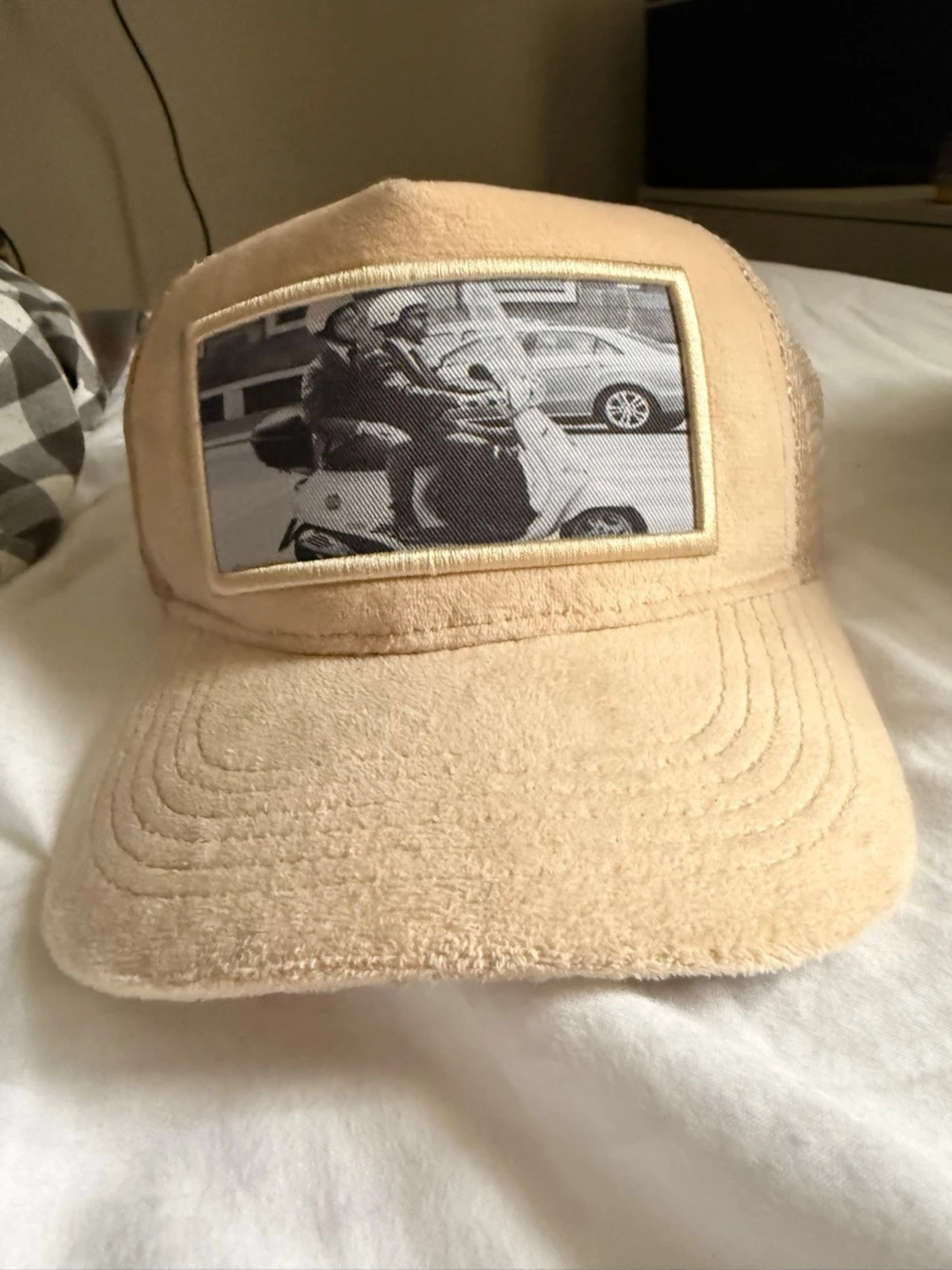 Beige truckerkeps med foto-patch