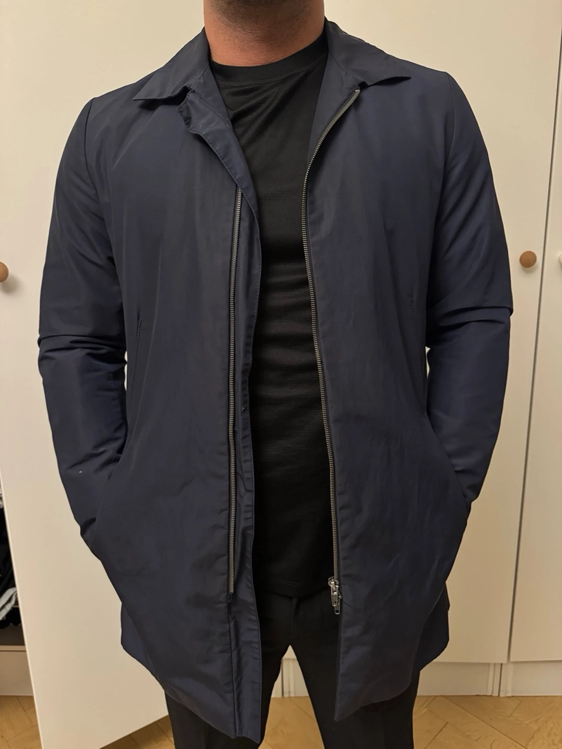 Mörkblå pufferjacka med dragkedja - 1