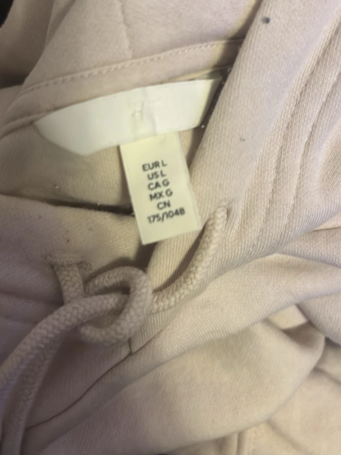 Beige hoodie med huva och ficka - 2