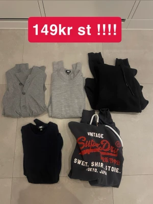 Tröjor - Säljer massa hoodies och stickade tröjor samt en kofta 149 kr styck allt i storlek s skriv för fler bilder på vad som 