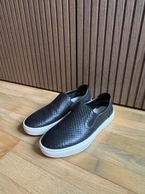 Svarta loafers från Rieker - Svara flätade skor från Rieker. Använda endast ett fåtal gånger. 