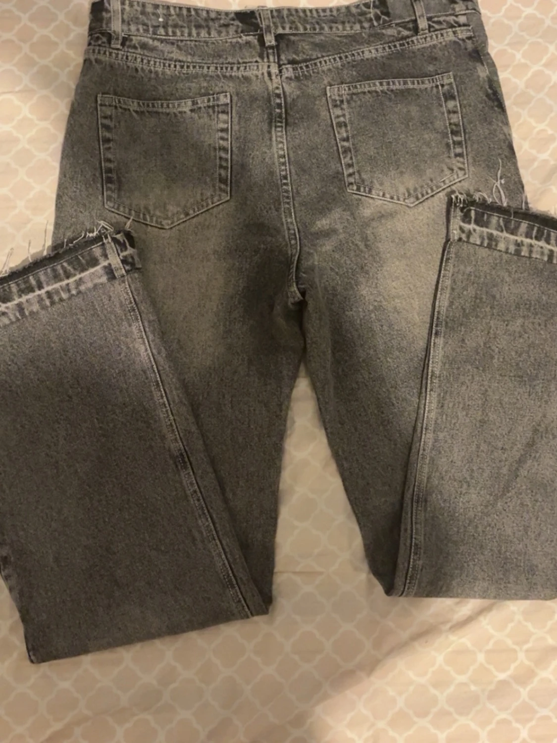 Grå jeans med flared fit - 1