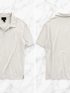 Piké H&M  - Stilren piké från H&M med korta ärmar och klassisk krage. Tillverkad i mjuk bomull som känns skön mot huden. Perfekt för en avslappnad men ändå snygg look.
