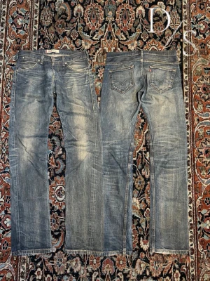 Vintage Levis 504 straight - Riktigt schyssta Levis jeans med galen fade. De har en riktigt najs passform och en bra längd som gör att jeansen får en stack där nere. Midja: 41cm Längd: 107cm Benöppning: 19,5cm