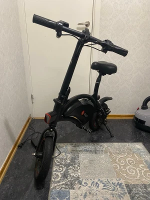 Dyu df3  - Den kör 25 km. du kan ta med dig den överallt bra för att köra till skolan eller någon annanstans 