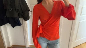 Gina tricot blus  - Omlott blus ifrån Gina tricot