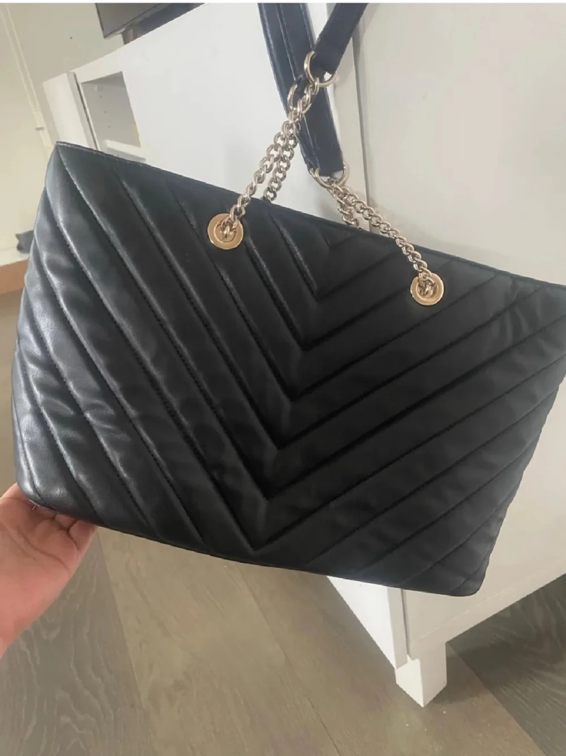 Svart quiltad handväska från DKNY - 2