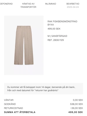 SÖKER zara byxor - Snygga sandfärgade jeans med rak passform och diskret fiskbensmönster. Perfekta för dig som gillar en clean och stilren look. Byxorna har hög midja och vida ben för en trendig siluett. Passar till allt från sneakers till boots.