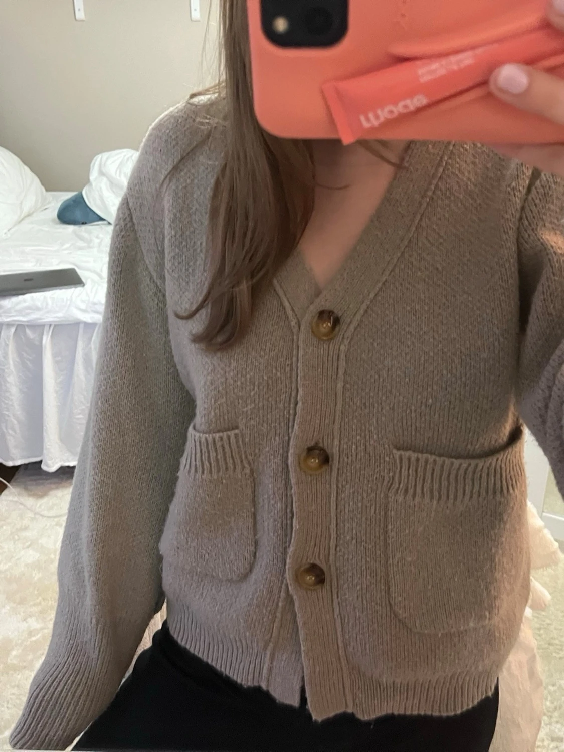 Beige stickad kofta med stora knappar - 1