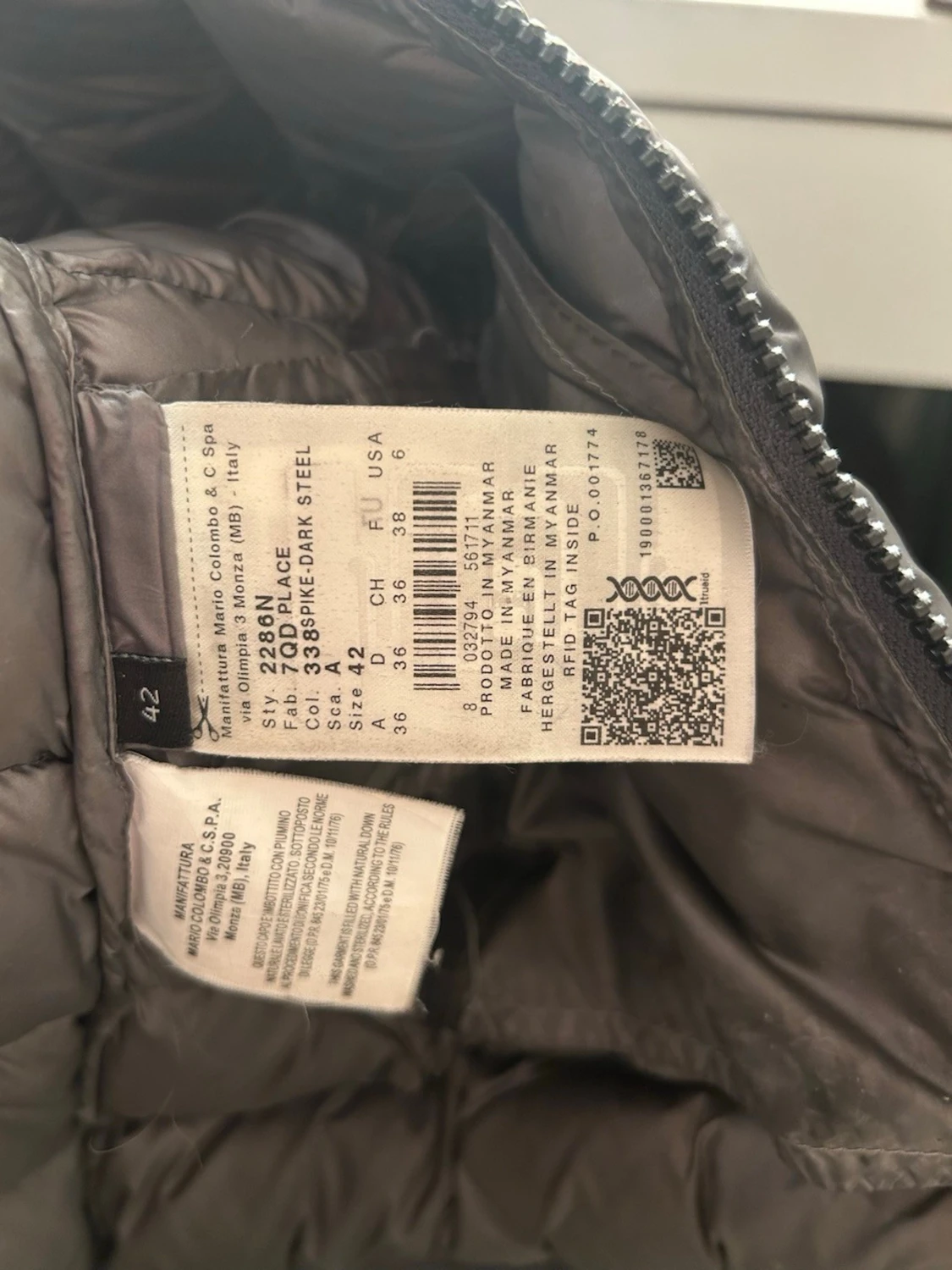 Svart dunjacka med huva Colmar - 3