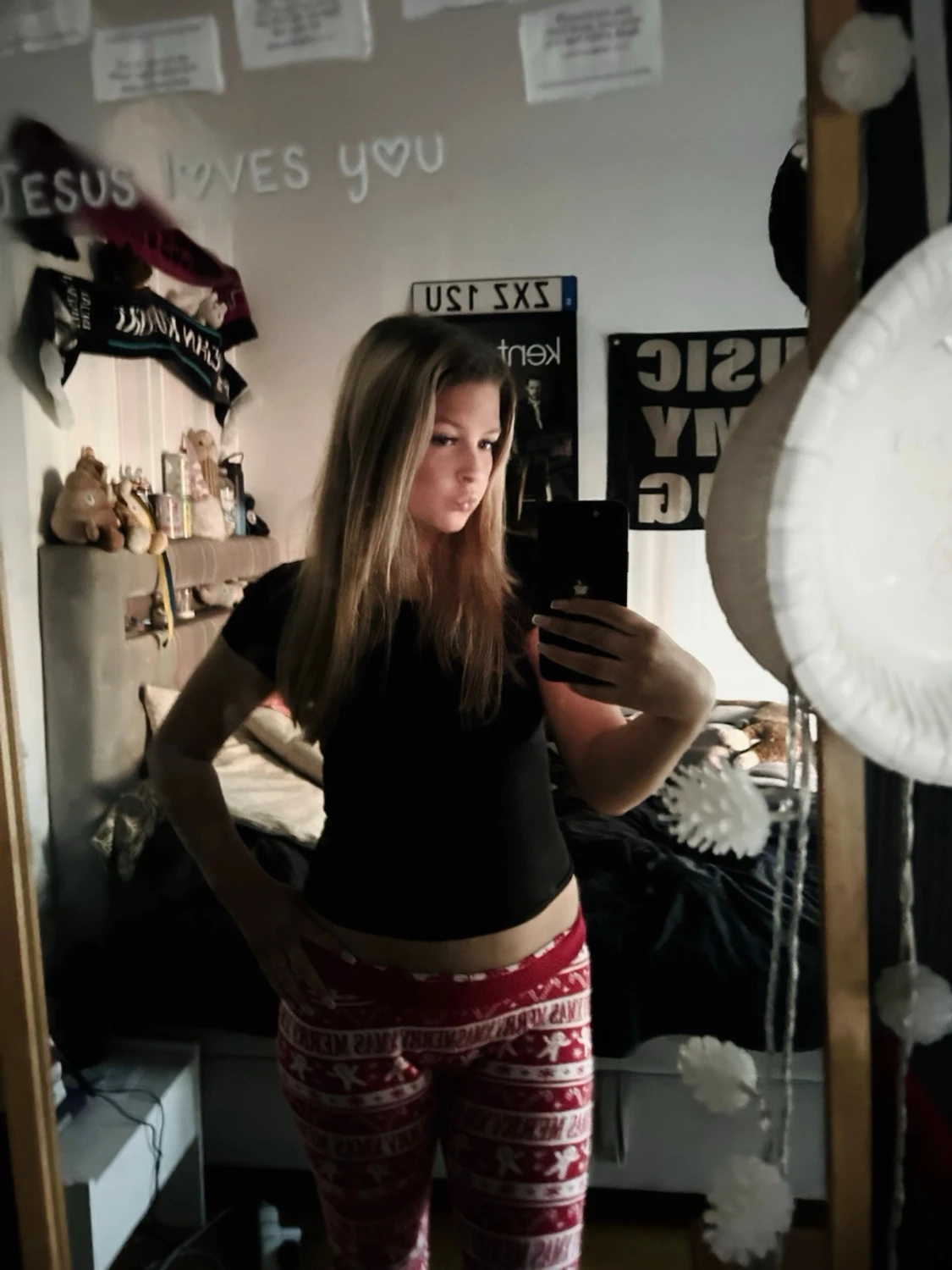 Röda julmönstrade pyjamasbyxor - 1