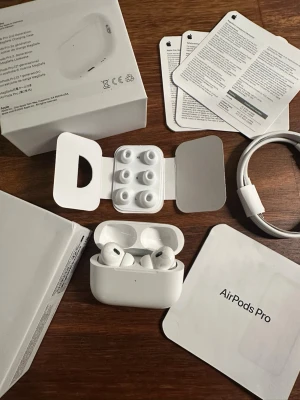  AirPods Pro 2  - Hej, jag säljer oanvända AirPods 2 pro andra generationen! Funkar perfekt och skickas så snabbt som möjligt!👍