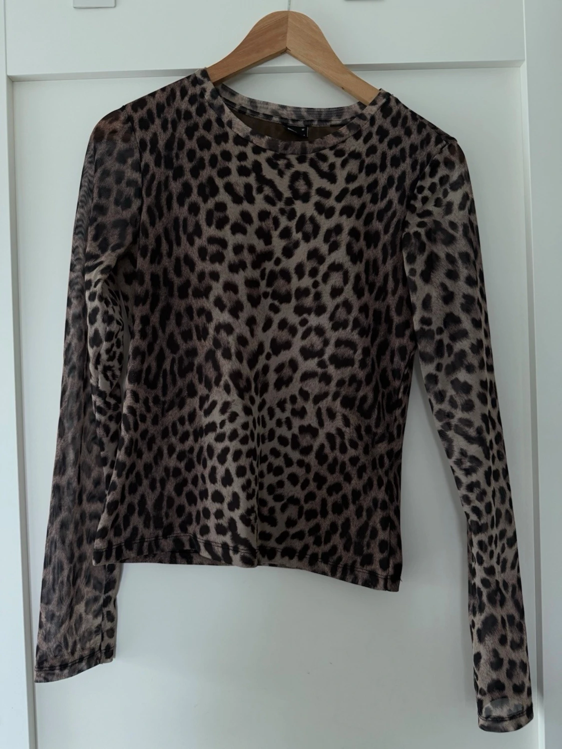 Leopardmönstrad mesh topp