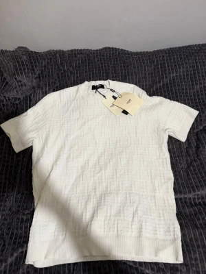 Fendi t shirt - Fendi t shirt storlek M