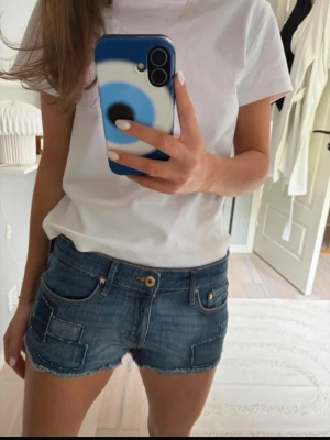 Jeansshorts  - Coola jeansshorts i väldigt fint skick, köptes second hand. 