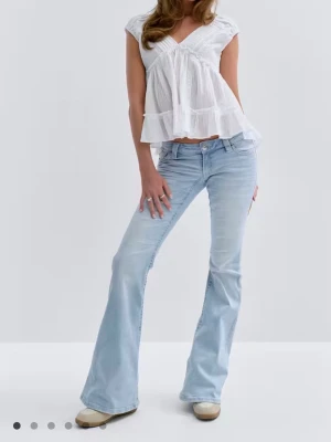 14+ for real low waist jeans - Jättesnygga jeans från Gina. Aldrig använda. Lappen kvar. Skriv om ni vill ha fler bilder eller mått på jeansen. 💞🌸