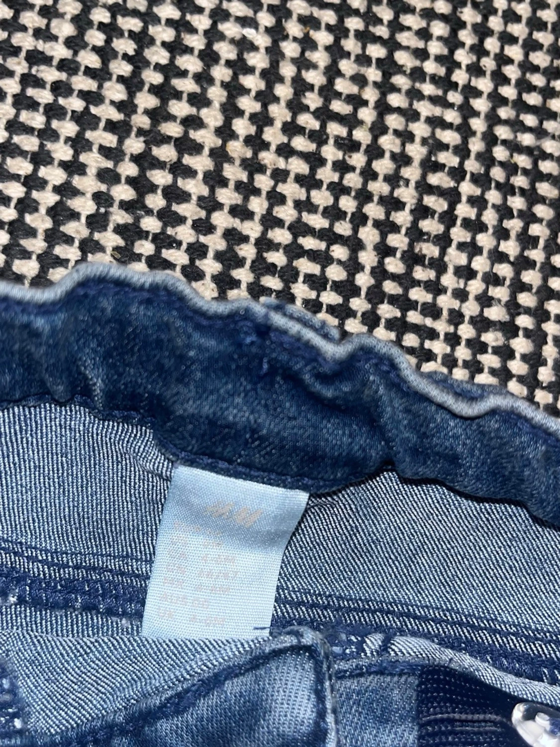 Mörkblå jeans med uppvikta ben - 2