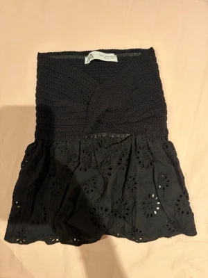 Svart broderad topp från Zara - Ej använt mer än 2ggr
