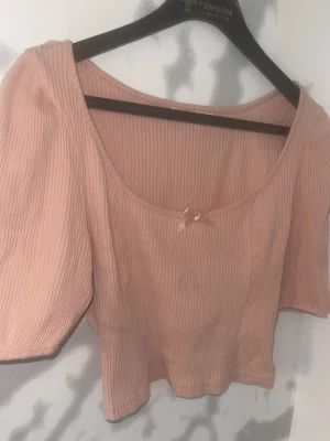 Rosa topp - Söt rosa topp med rosett