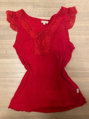 Vintage topp - Säljer denna vintage topp som köptes runt 1990-2000❤️ Passar xs-s