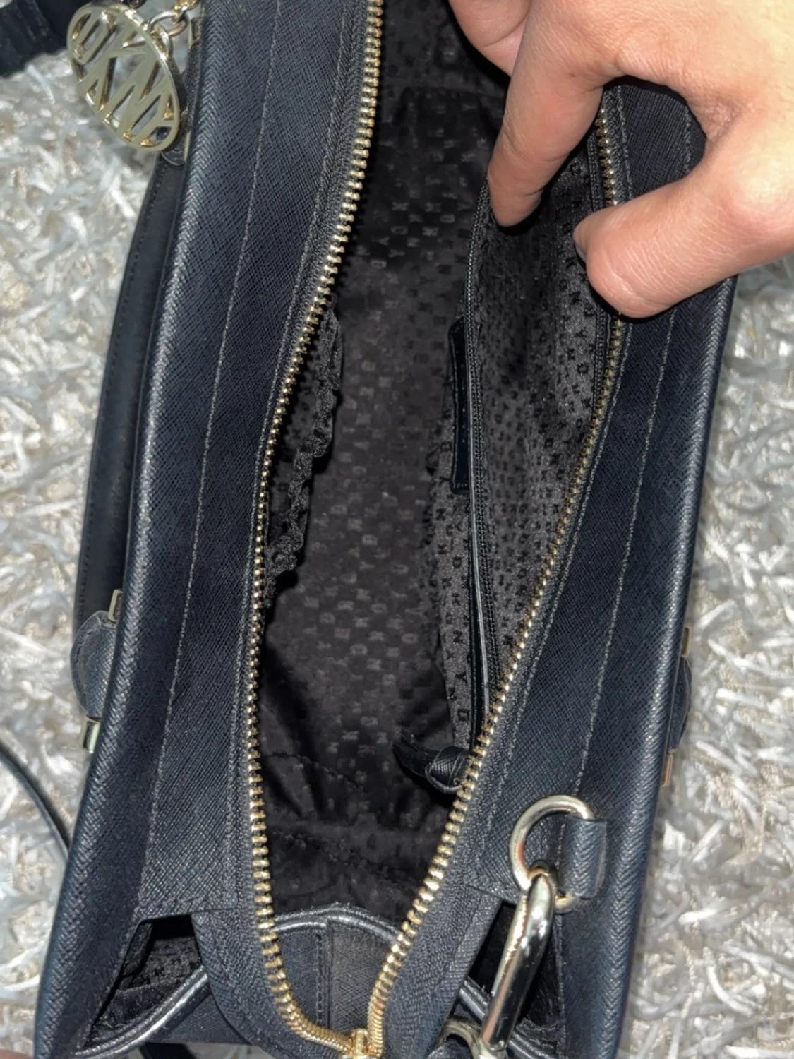Svart handväska från DKNY - 2
