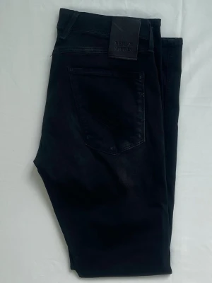 Replay Anbass - Replay anbass jeans i topp skick. Knappt använda och i storleken W32 L32. Inga defekter på jeansen och vid frågor är det bara att höra av sig