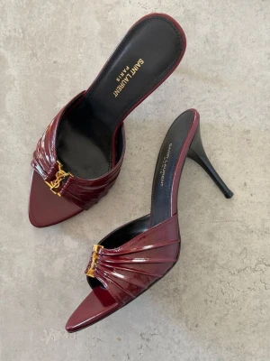 Vinröda lackpumps - Kommer snart!! Går att reservera✨
