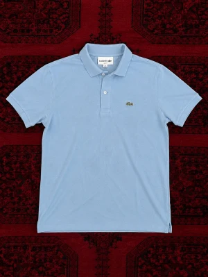  Lacoste pike  - Klassisk pikétröja från Lacoste med den perfekta ljusblåa sommarfärgen. | skick 9/10 utan några defekter | Storlek EU M men passar bättre om man har S | Längd : 63 cm | Bredd : 47 cm | tvättas och fräschas upp innan frakt! Pris går att diskutera vid snabbaffär / bundle köp! 🤝💯