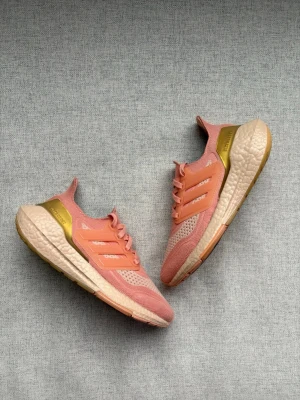Adidas running shoes - ADIDAS ULTRABOOST Malli: FY3953 Koko: 36 Ovh noin 199€  Postitus/nouto