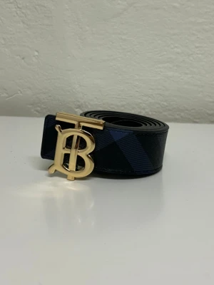 Burberry Bälte  - Helt ny aldrig använd. Storlek 110. Snabb frakt endast bälte 
