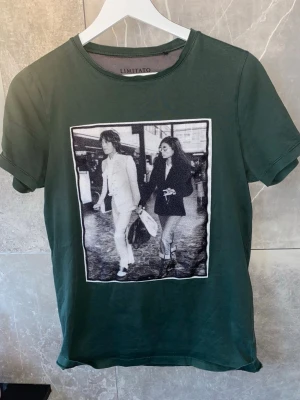 Limitato T-Shirt  - Tjena säljer nu min Limitato T-shirt som blivit för liten, tröjan är i mycket bra skick och har bara använts få gånger. Tveka inte att ställa frågor.