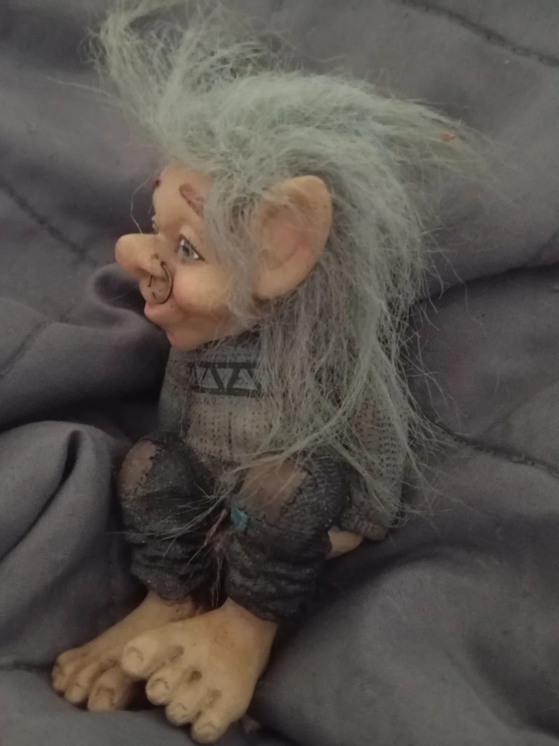 Trollfigur med grått hår - 1