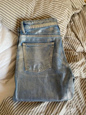 Ljusblå raka glitter jeans - Super coola ljusblå jeans med glitter som inte kommer till användning 