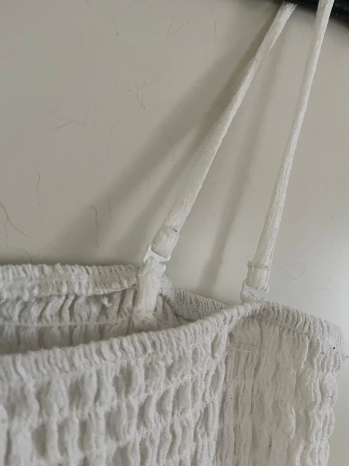 Vit smockad topp från Gina - 2