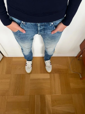 Dondup jeans - Dondup jeans med riktigt snygg blå tvätt, i mycket bra skick!! Skriv vid funderingar🤩🤩