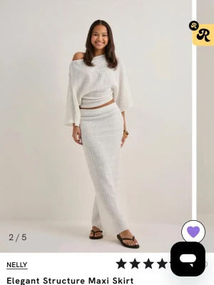 Vit sommar set - Jättefint bara tycker inte det riktigt passade mig😍💞Aldrig använt bara testat. Storlek xxs i kjolen och xs i tröjan. Har normalt viss S