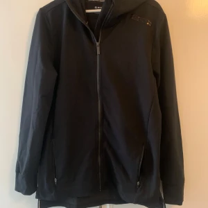 Hoddie med dragkedja - I nyskick, bara provad och tvättad en gång. 