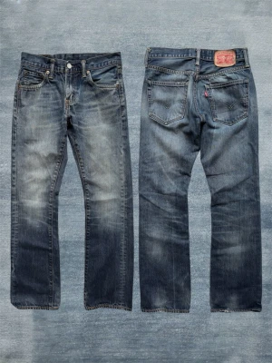 *BOOTCUT* LEVI’S 527 - Ett par extremt snygga Levi’s jeans i den trevliga bootcut-passformen ”527”! Storlek 28/32 - Hör av dig vid frågor!