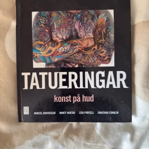 Tatuering bok - Bok tatueringar