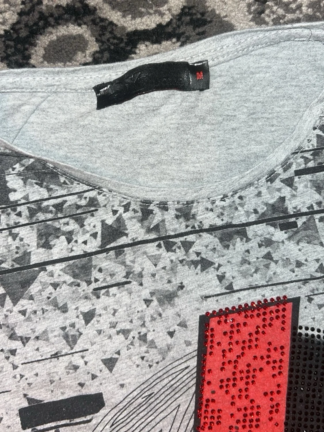 Grå t-shirt med dödskalle och blixt - 1