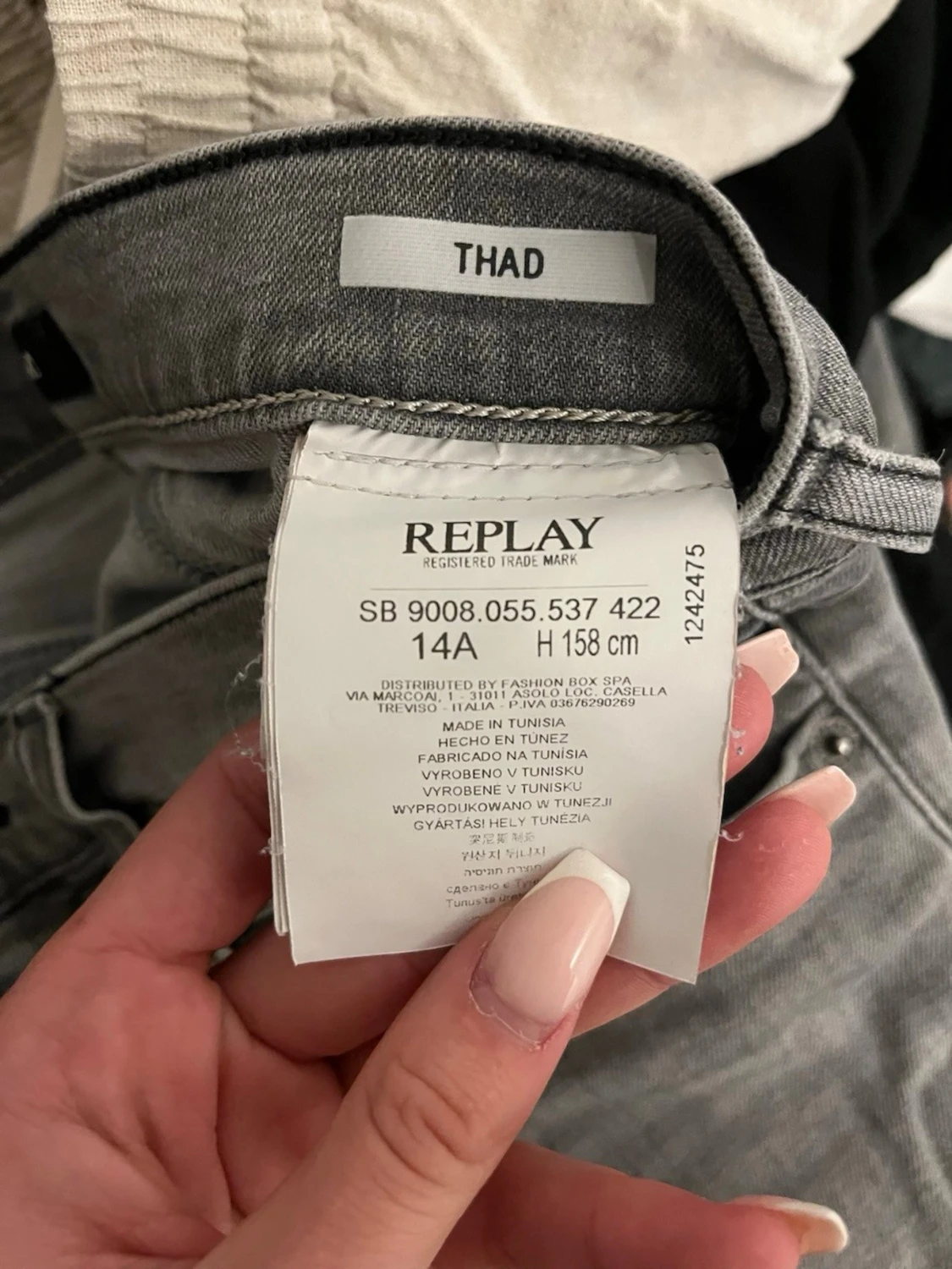 Grå raka jeans med slitningar - 3