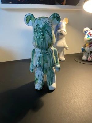 Bearbrick figur - Ny Bearbrick docka! Skriv vid frågor! Har två stycken 400kr st eller båda två för 700kr
