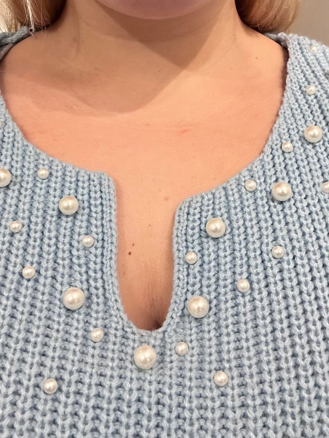 Ljusblå stickad tröja med pärlor - 3