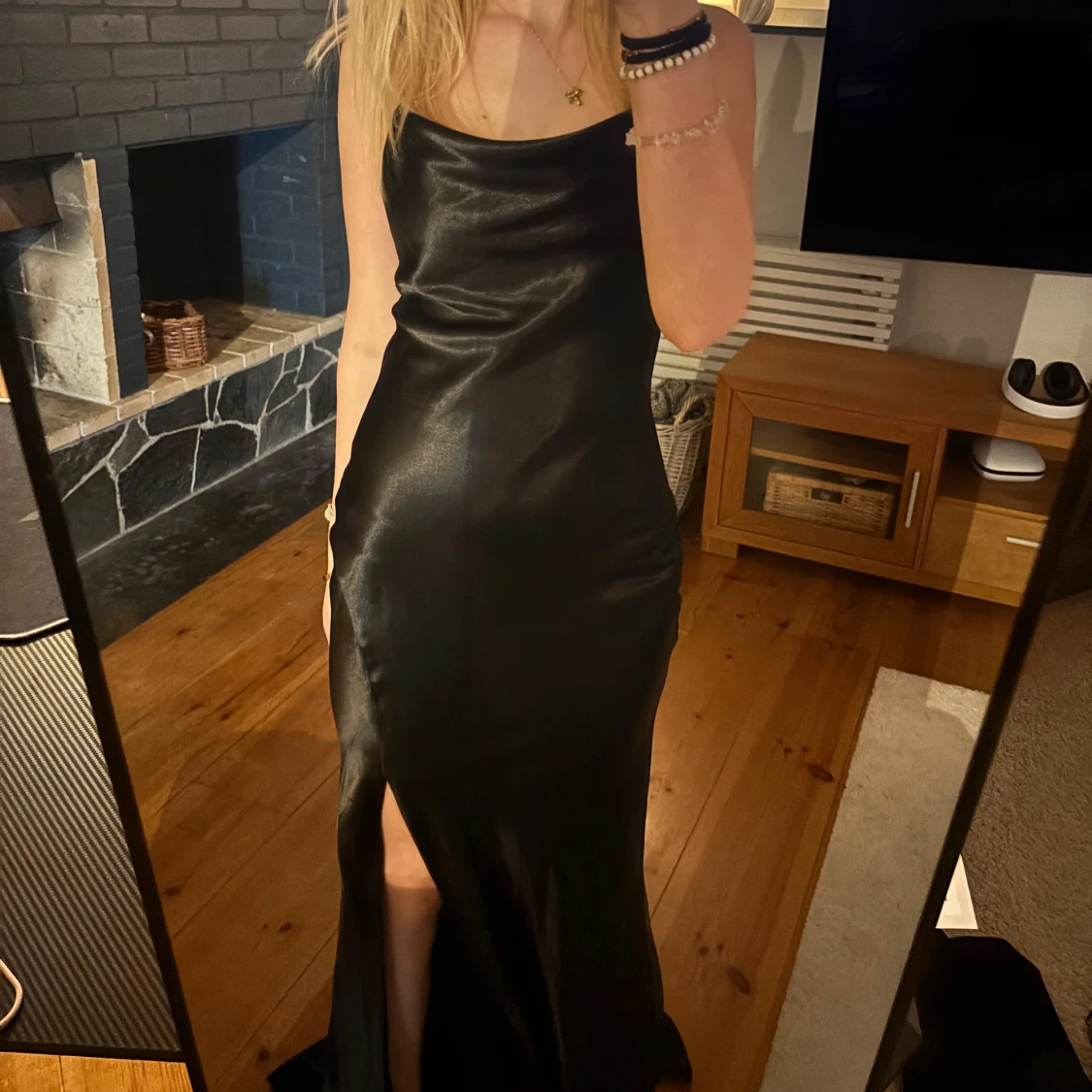 Svart långklänning i satin