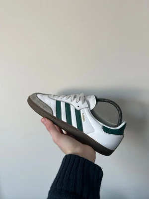Adidas Samba - Adidas Samba | Storlek: 42 | Skick 7,5/10 | Använda mycket med sparsamt | Pris ej hugget i sten | Hör av dig vid minsta fråga 
